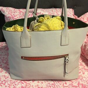 Large smooth leather in great shape. No scratches. Only carried twice